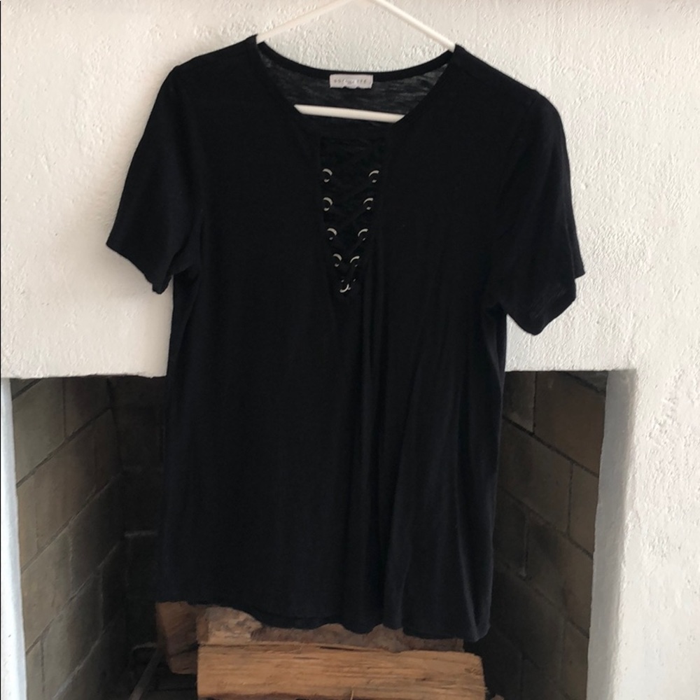 Cross front detail tee